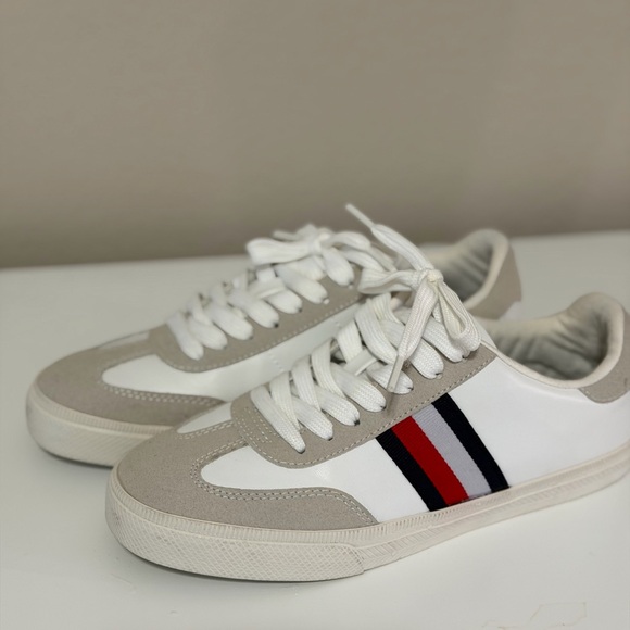 Tommy Hilfiger Shoes - Tommy Hilfiger white women sneakers